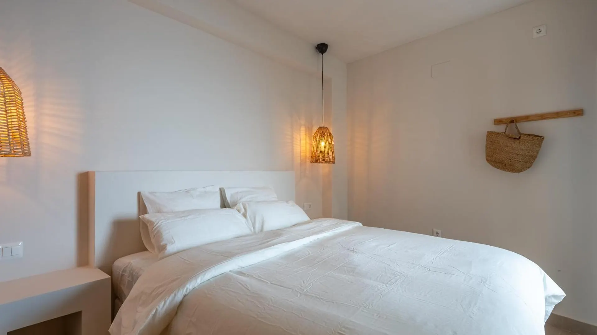 I Am La Posada Hotel And Apartment Benalmadena Bed & Breakfast