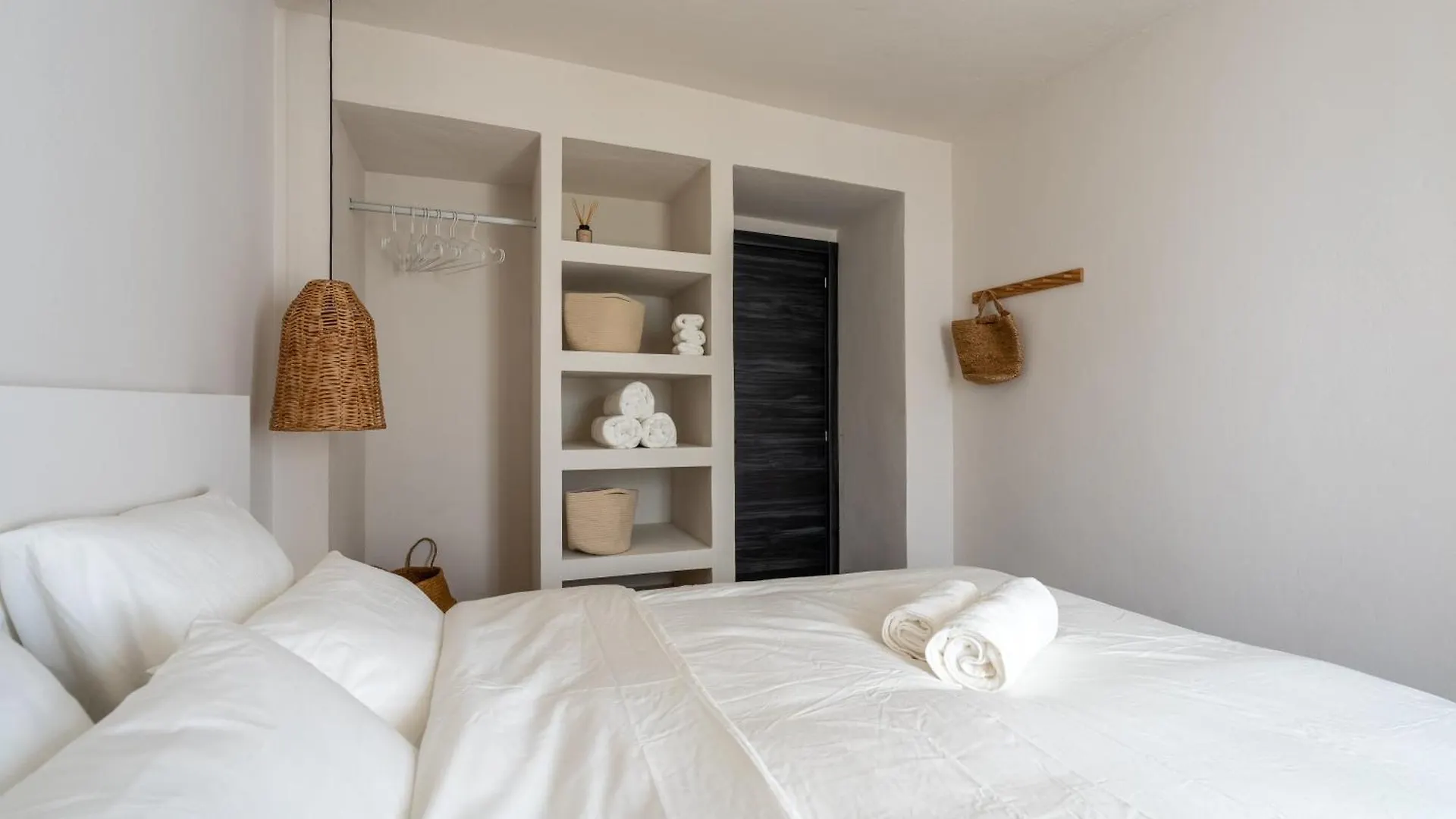 I Am La Posada Hotel And Apartment Benalmadena Bed & Breakfast